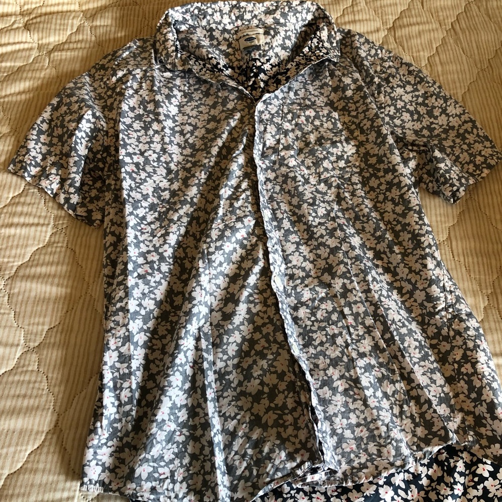 Bundle of men’s short sleeve button up shirts